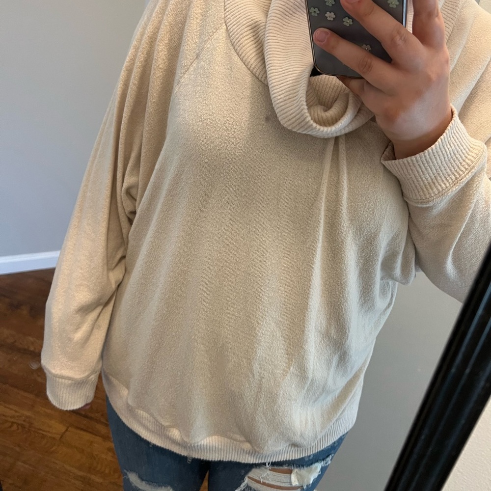 Express sweater! - Picture 3 of 4